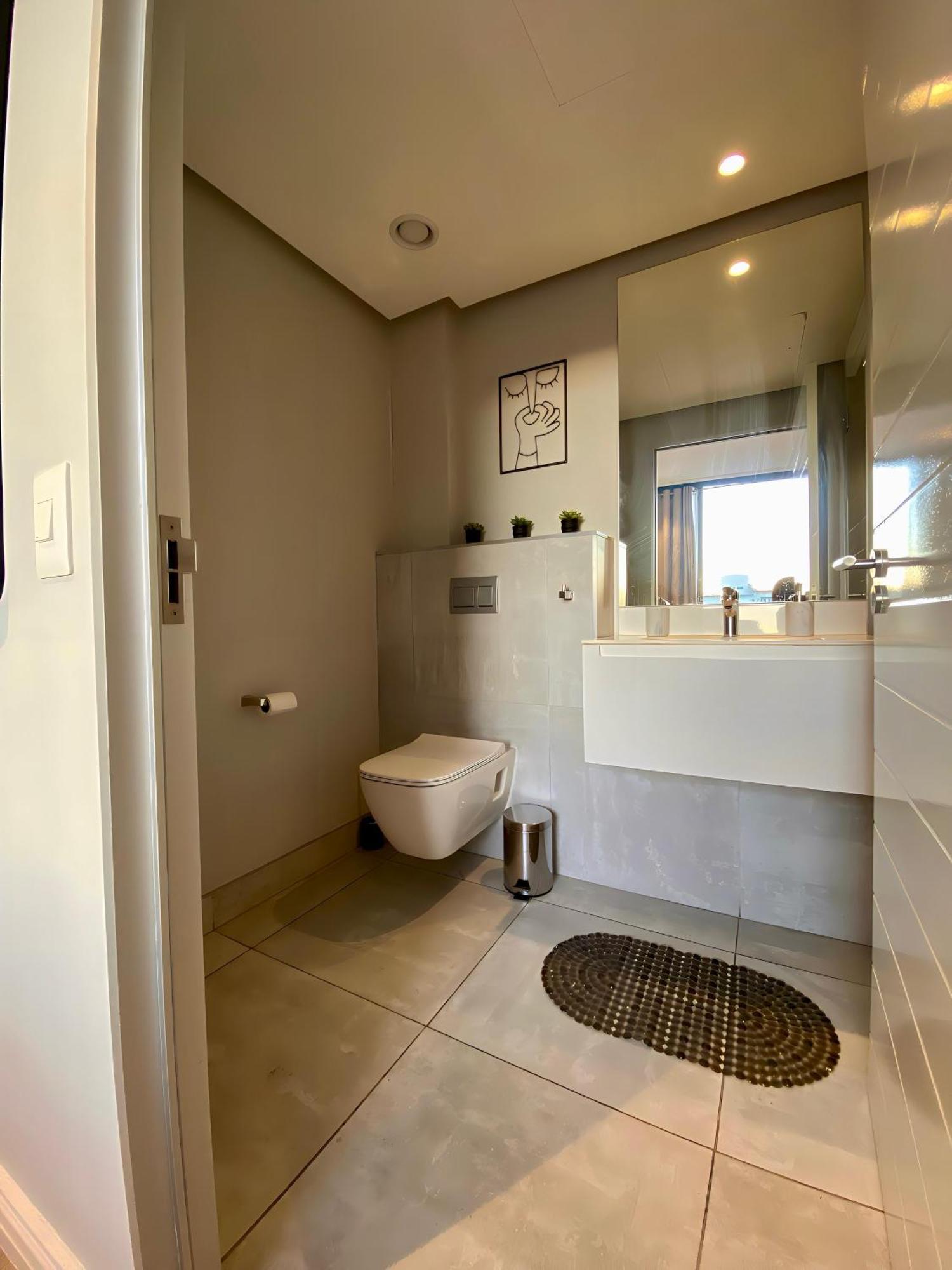 One Bedroom With Sea View Apartment