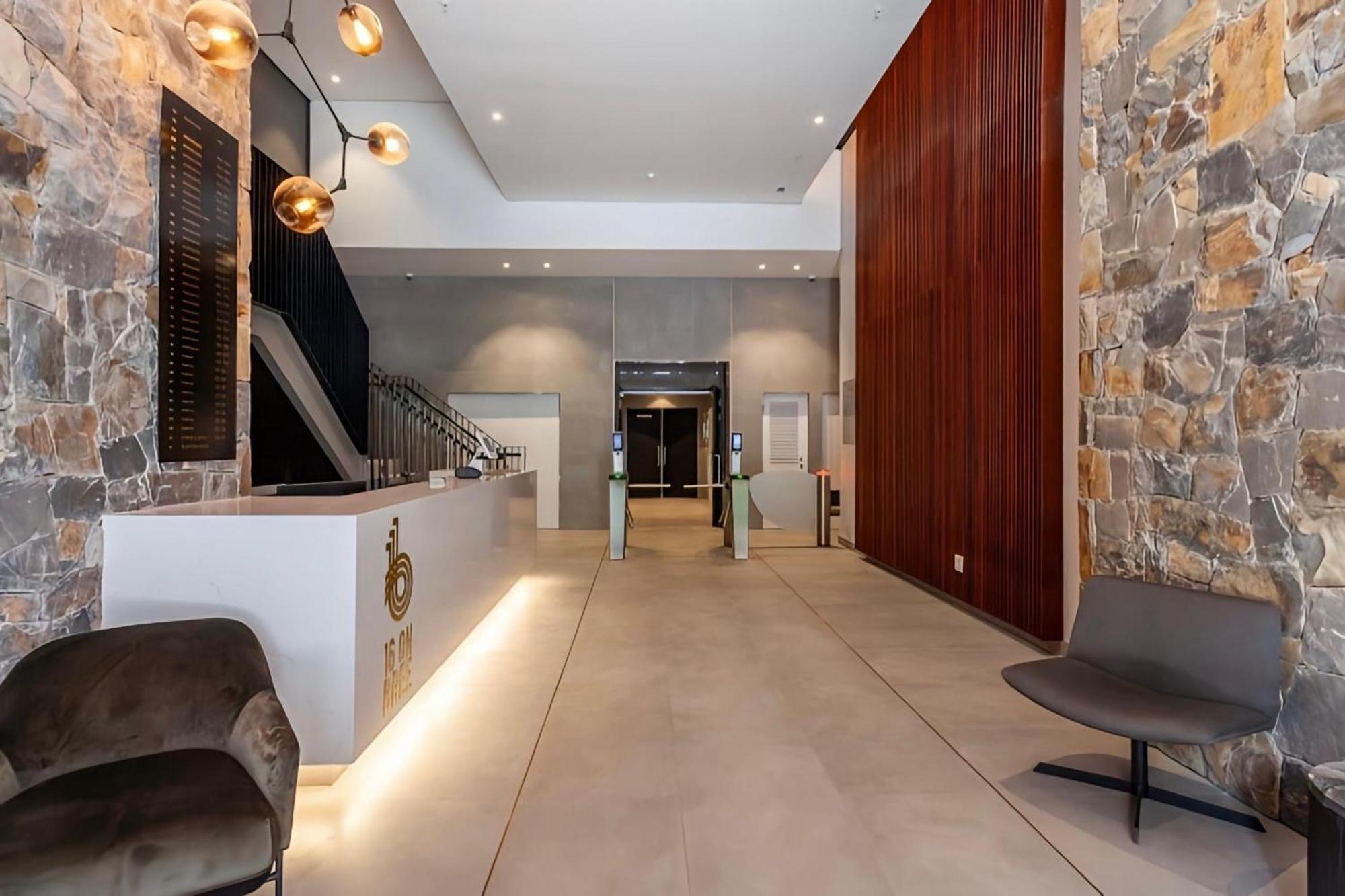 One Bedroom With Sea View * Cape Town